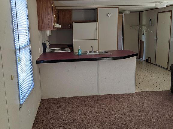 Kitchen has an eat in counter and open to Den area.