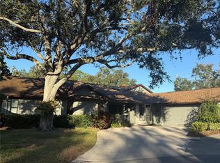 11711 Ridgeview Ln, Seminole, FL 33772