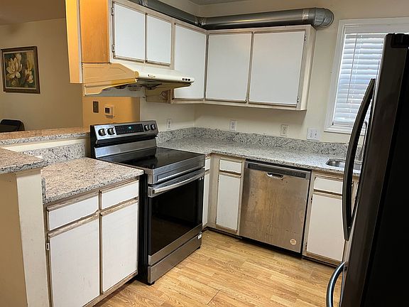 3rd image of 1430 Collegeview Ave