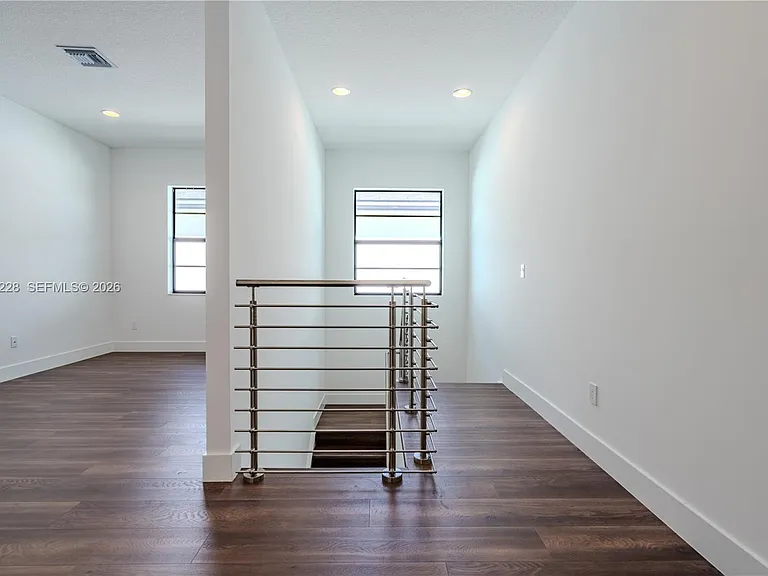 1427 SW 23rd St — Photo 49