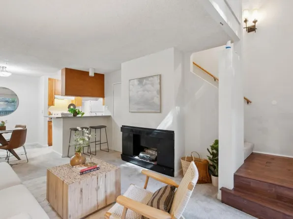 357 Half Moon Ln APT 12, Daly City, CA 94015