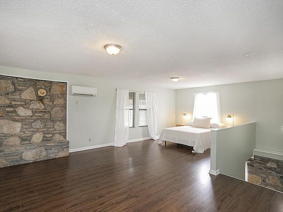 5th image of 327 Vivelle Ave