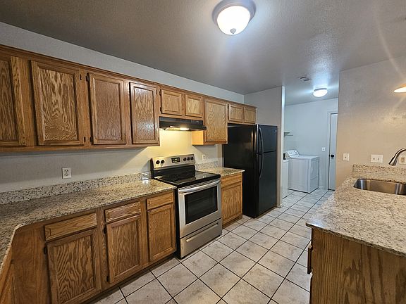 4th image of 754 S Erika Ave