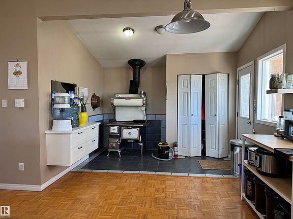 5th image of 462075 Range Rd #33