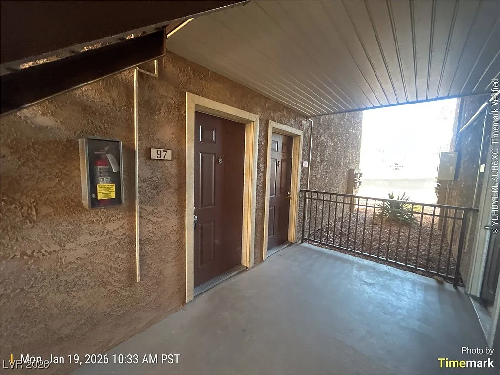 Building Photo - 4450 Sandy River Dr #97