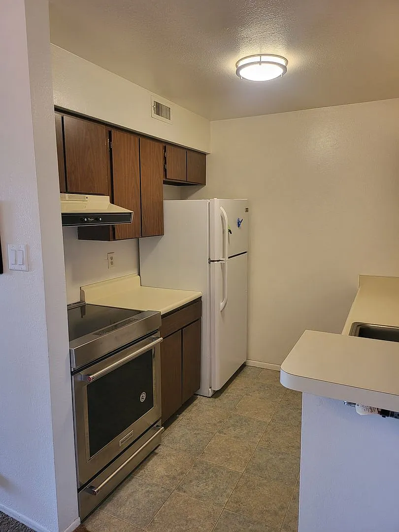 Ne Uptown Winrock Condo 2/Bd 2/Ba - Utilities Included — Photo 2
