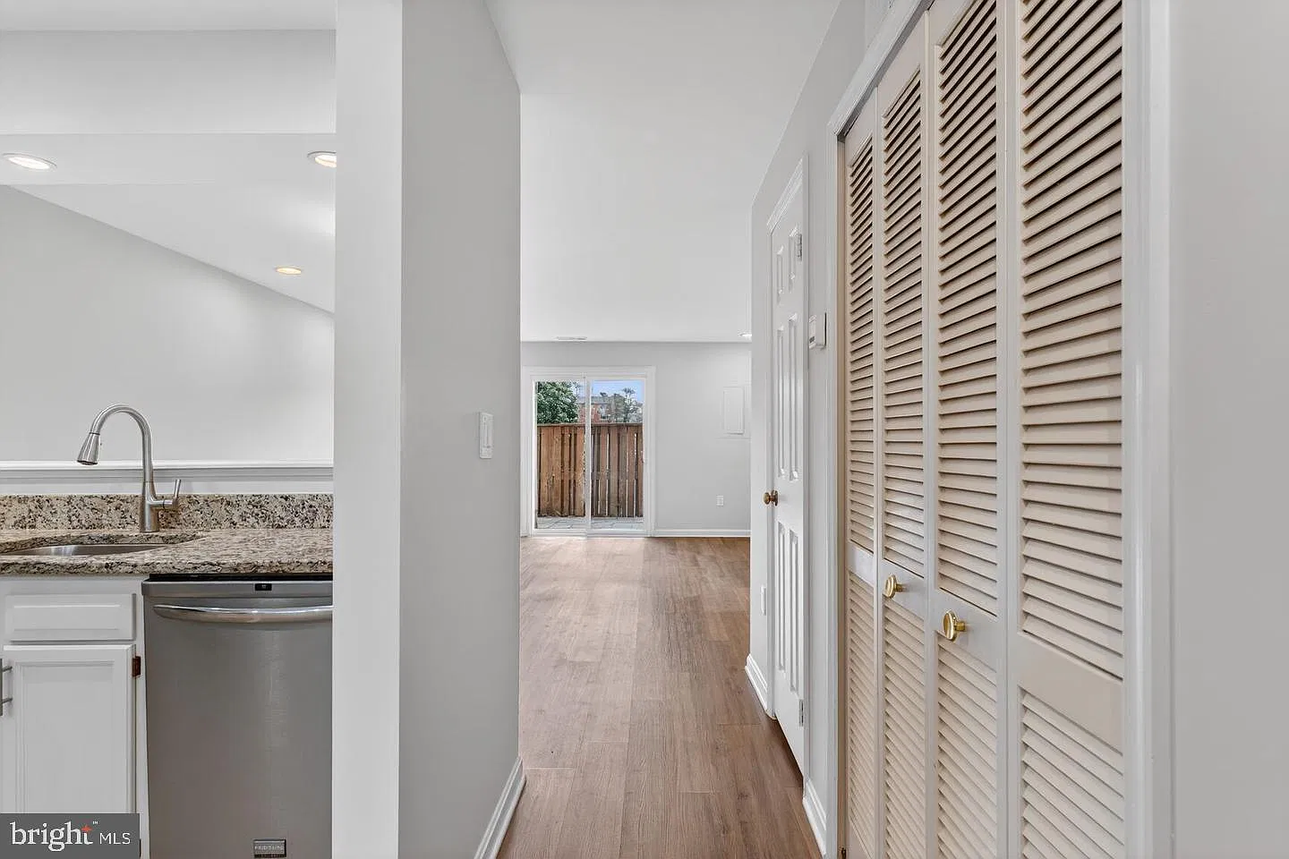 2 bed, 2.0 bath, 1090 sqft, $2,500 — Photo 4
