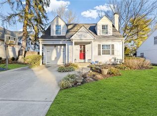 5523 Chadwick Rd, Fairway, KS 66205