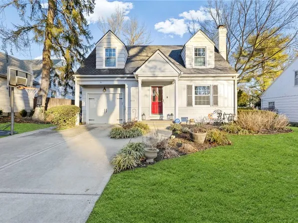 5523 Chadwick Rd, Fairway, KS 66205