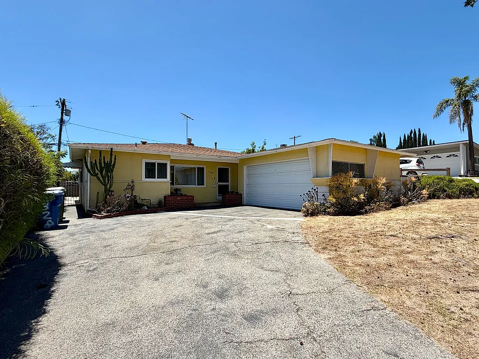 7328 W 88th Pl