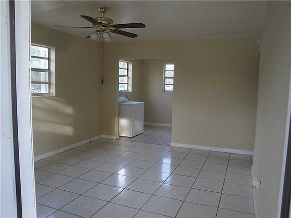 4th image of 15391 NE 14th Ave