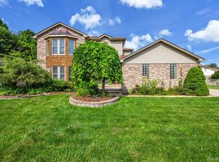 46535 Springhill Dr, Shelby Township, MI 48317
