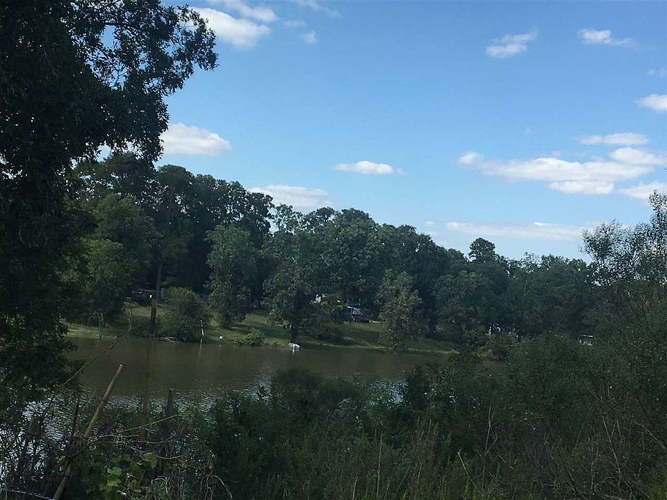 2nd image of 215 Gator Rd