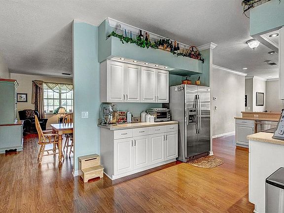 5th image of 15008 Eileen Cir