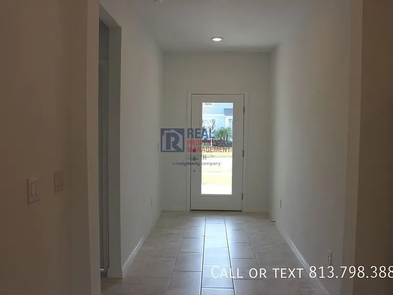 3911 N Maryland Ave — Photo 13