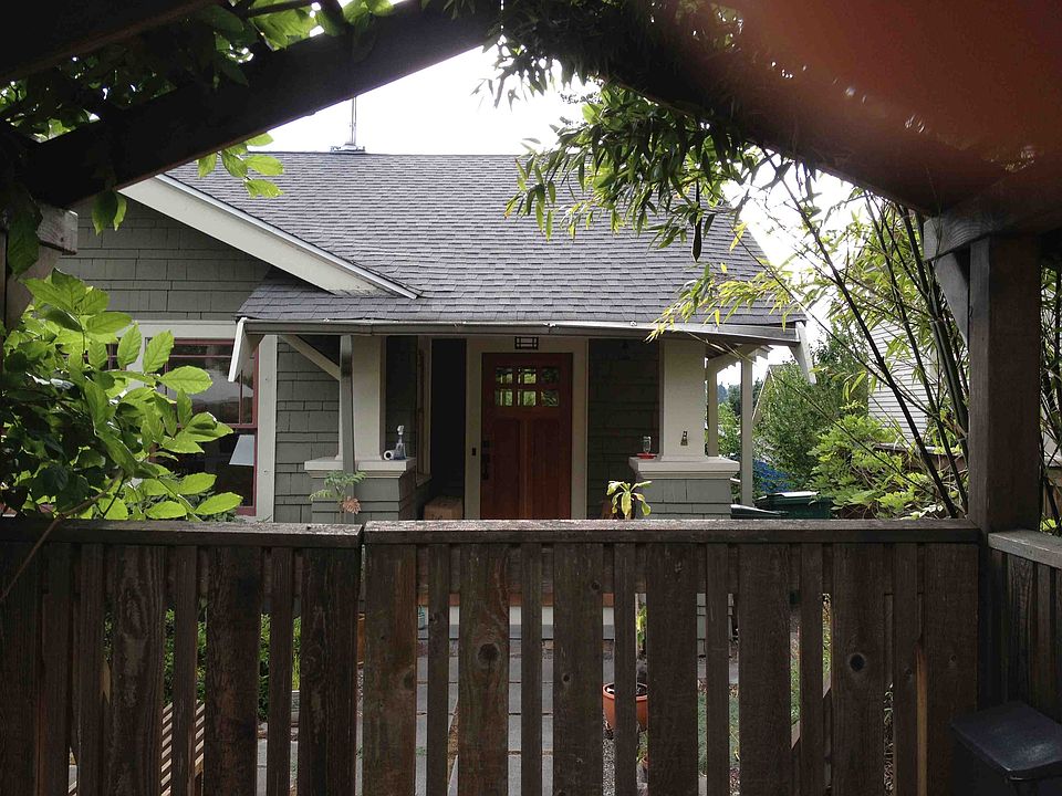 2nd image of 5515 30th Ave NE