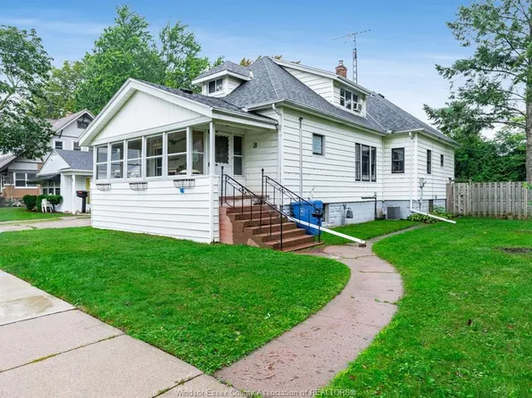 3 Selkirk Ave, Leamington, ON N8H 1G2