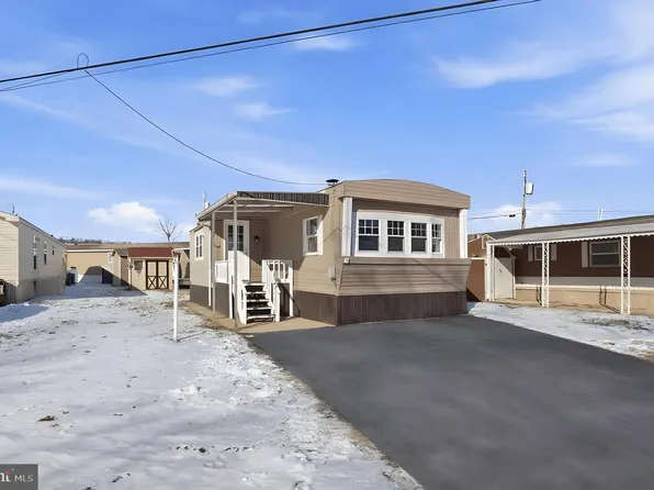 10 Caravan Ct, Middletown, PA 17057