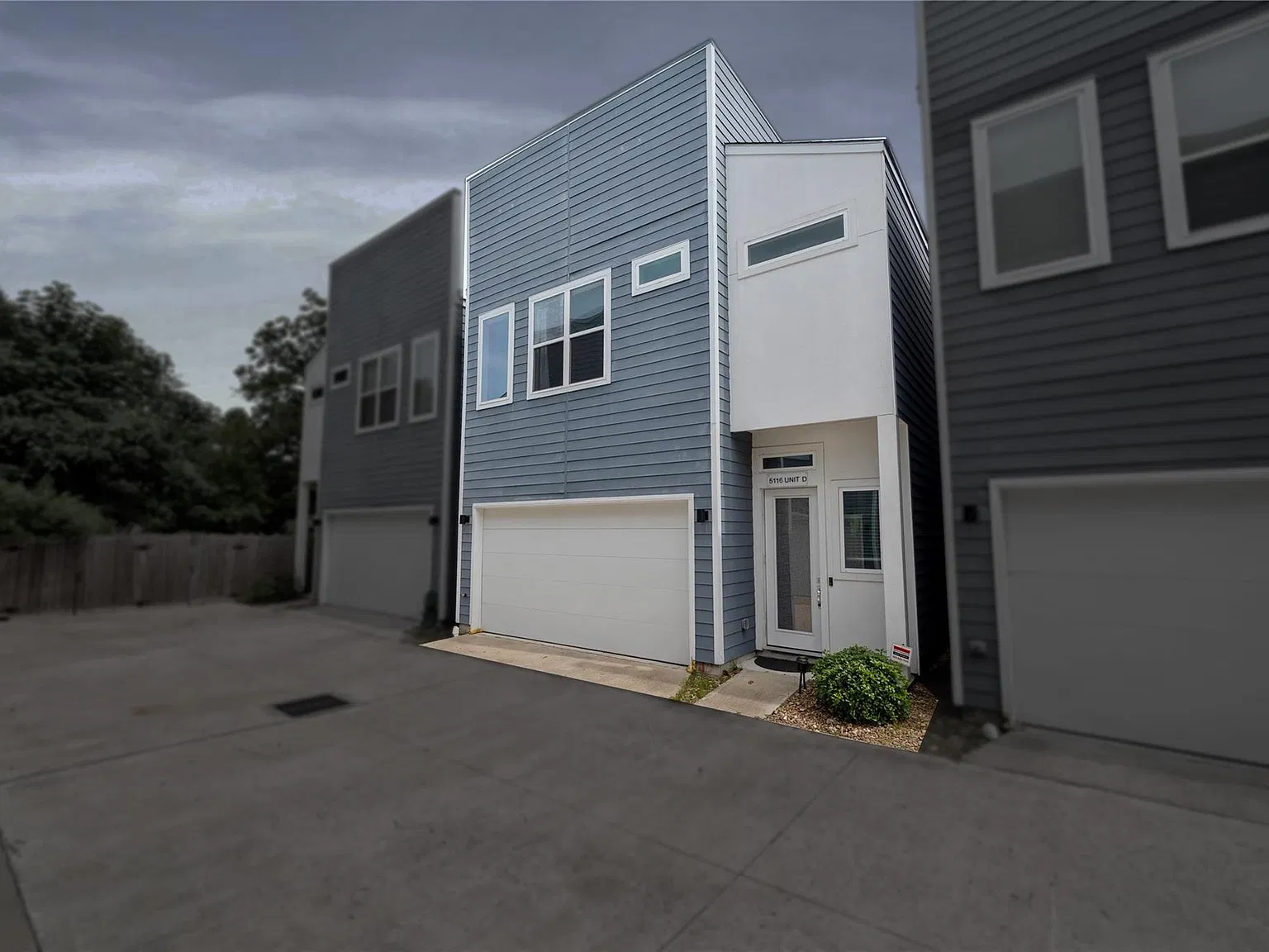 3 bed, 2.5 bath, 1625 sqft, $2,400 — Photo 2
