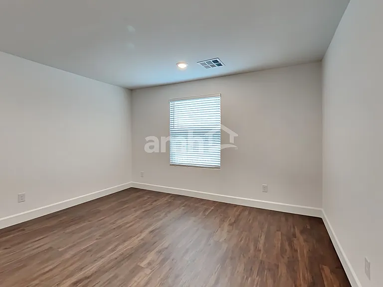 136 Charmante Tulip Ln — Photo 11
