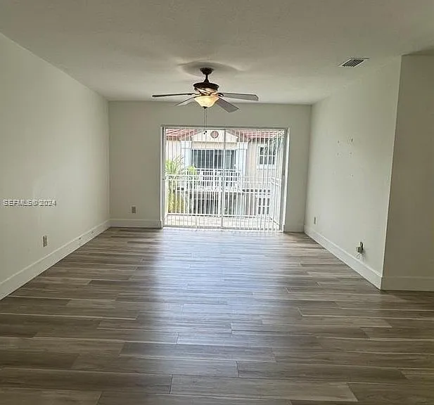 1250 SW 113th Ter — Photo 3