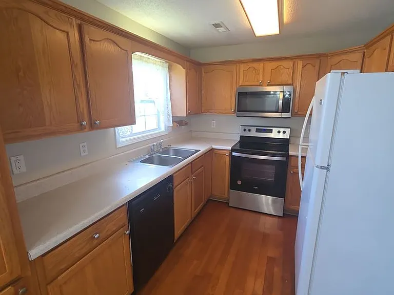 1293 Fisk Rd — Photo 3