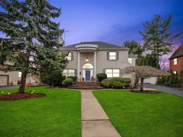 274 Park Avenue, Westbury, NY 11590