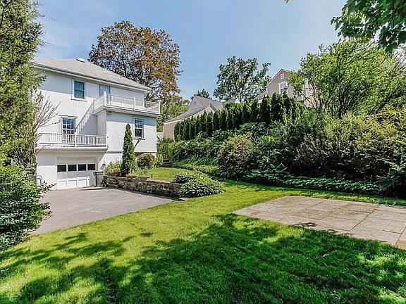 3rd image of 54 Rose Ave