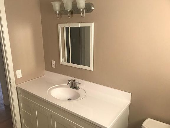 4th image of 6644 Maywood Ave APT B