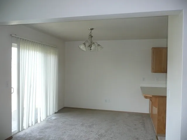 3 bed, 2.5 bath, 1500 sqft, $2,400 — Photo 2