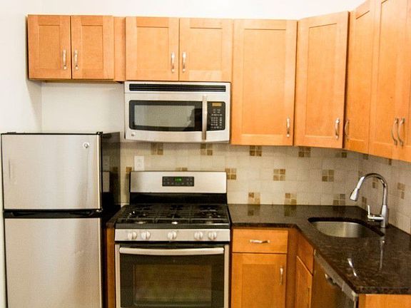 3rd image of 49 Pinehurst Ave #2
