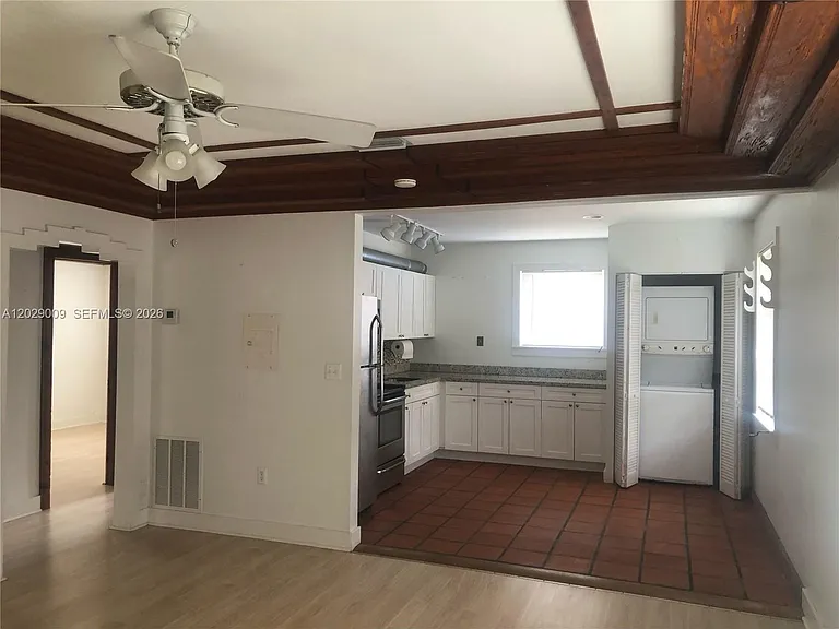 1100 SW 10th St #1 — Photo 3
