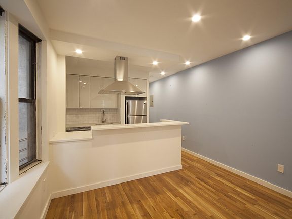 2nd image of 570 W 182nd St APT 1B