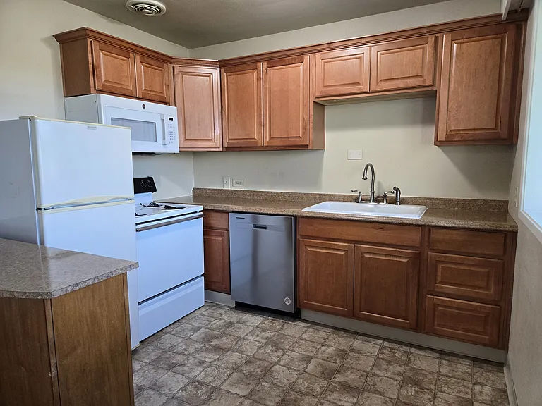 1670 Arthur Pl #1670 — Photo 6
