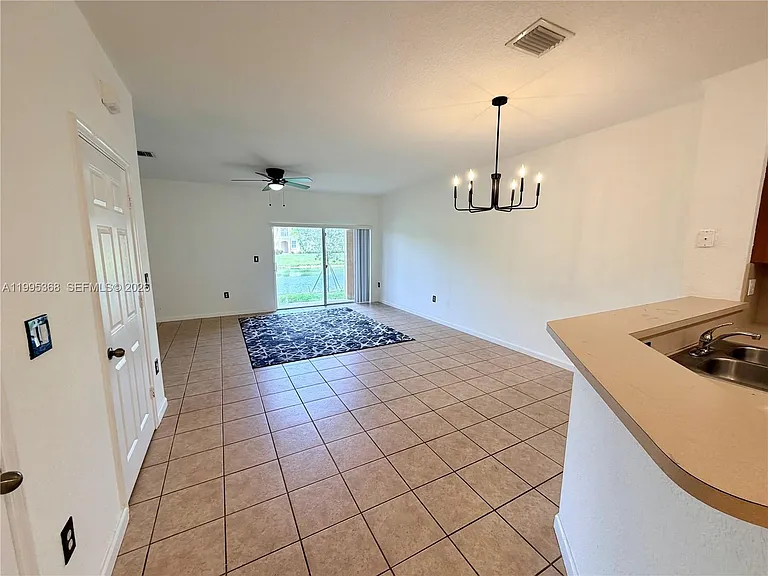 5747 Isles Cir #5747 — Photo 8