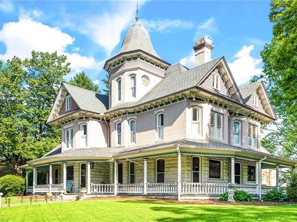 400 W Pine St, Mount Airy, NC 27030
