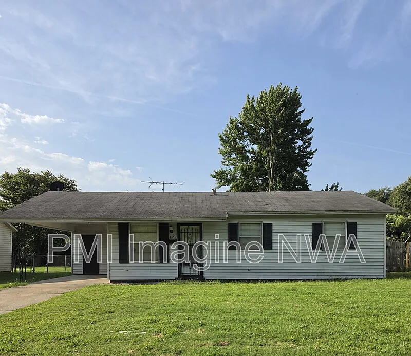 825 Mayfair Ln