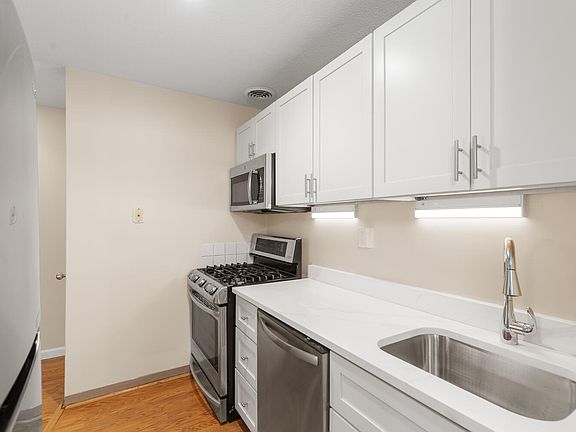 5th image of 676 Huron Ave #43