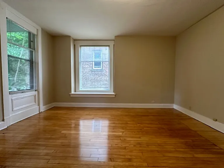 7/1 - $1545 2 BR, 1 BA with Heat, 3 blocks from UWM- 2943 N Bartlett — Photo 3