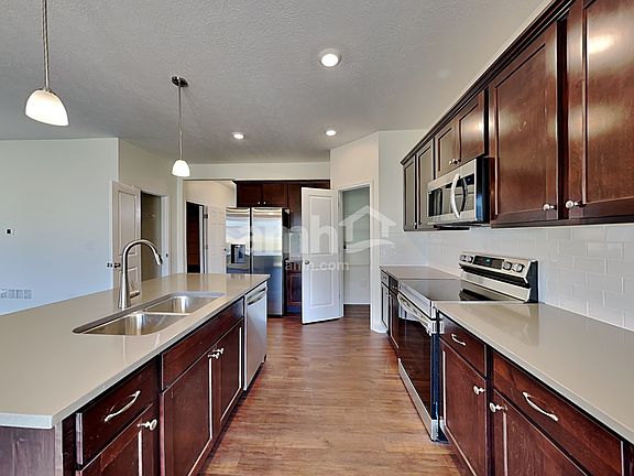3rd image of 8110 Hula Popper St