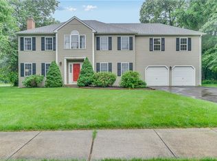 10 Roxbury Ct, Cheshire, CT 06410