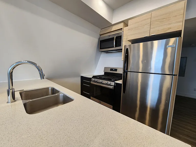 444 Cambridge St S — Photo 2