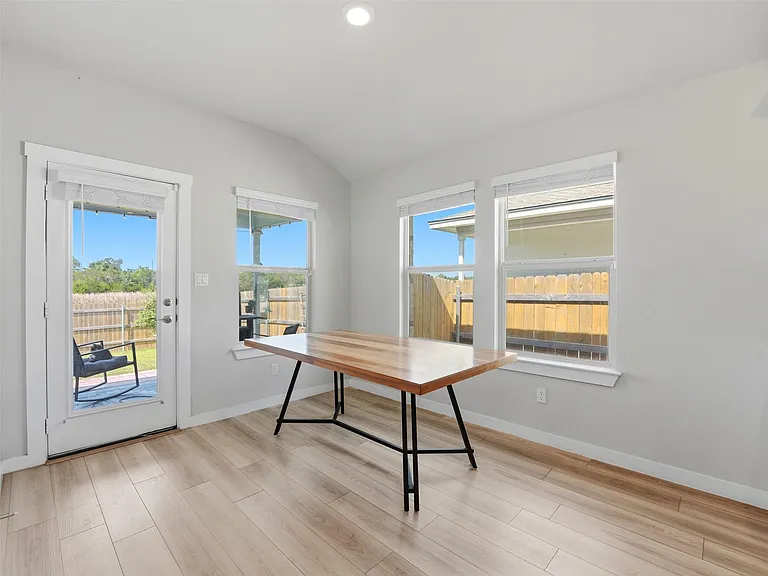 1024 Tipton St — Photo 7