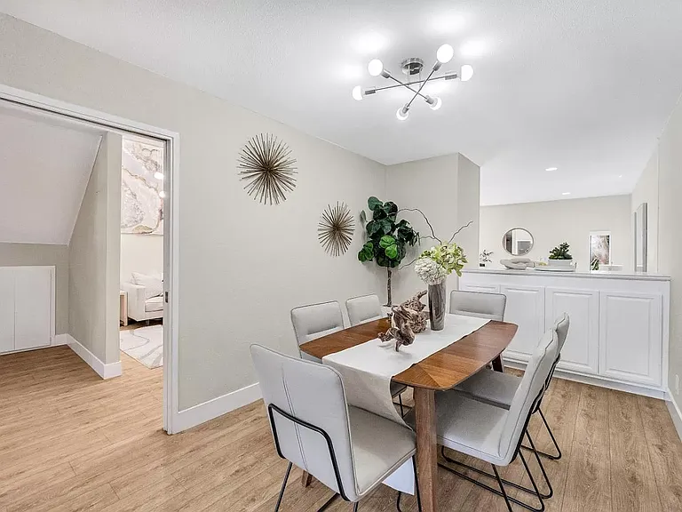 2428 Golf Links Cir — Photo 10