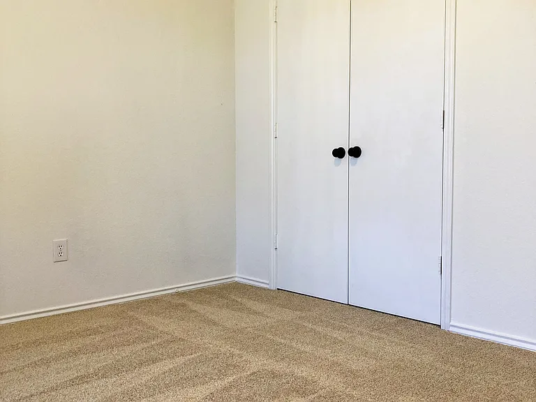 2078 Belvedere Dr — Photo 24
