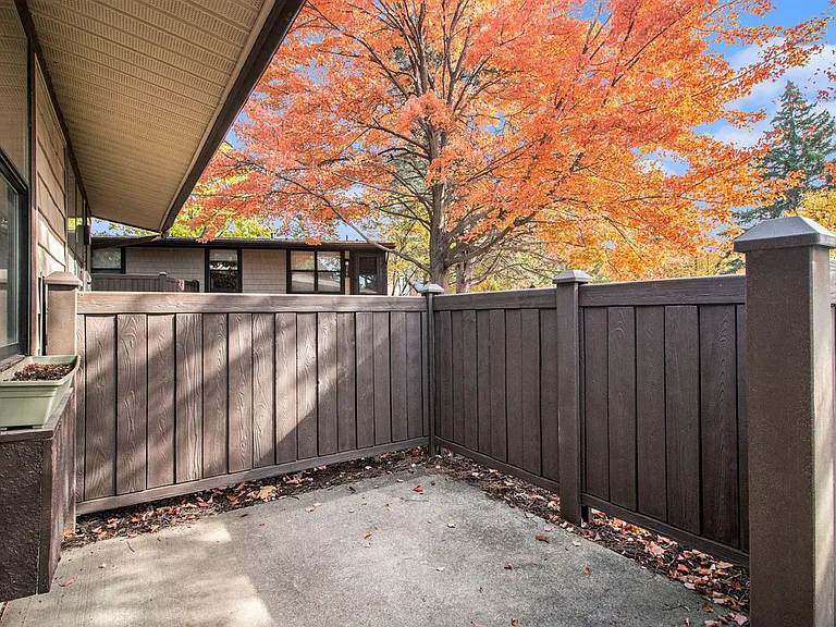 Arrowhead Apartments — Photo 10