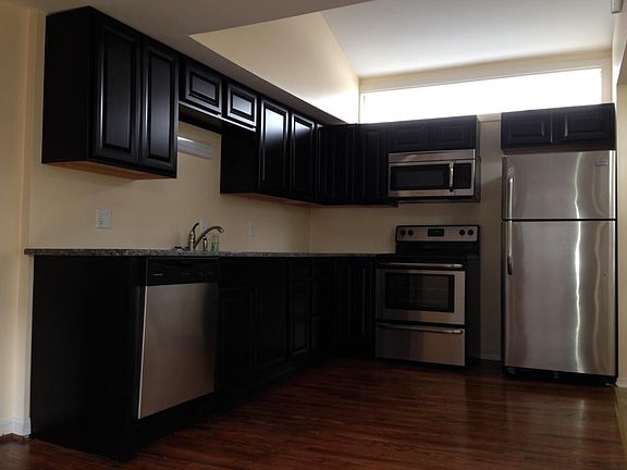 5th image of 4625 Mercier St