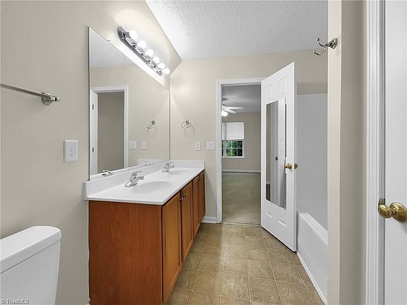 5th image of 3571 Sydney Oaks Dr