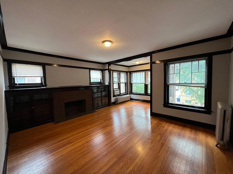 1st image of 1909 W Argyle St #2