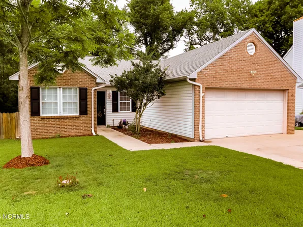 2912 Mandy Ln, Morehead City, NC 28557